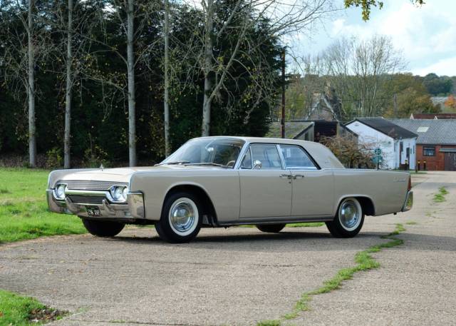 Image 1/12 de Lincoln Continental Sedan (1961)