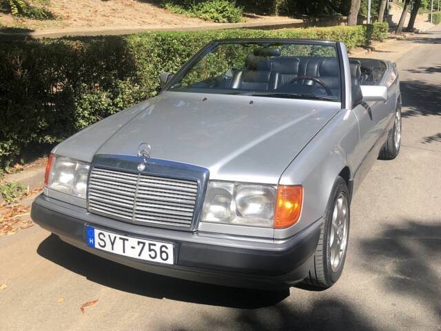Image 1/8 of Mercedes-Benz 300 CE (1992)