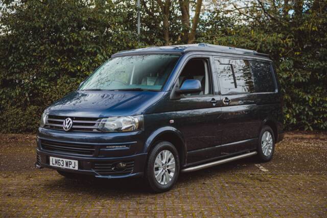 Immagine 1/8 di Volkswagen T5 Kombi 2.0 TDI (2013)