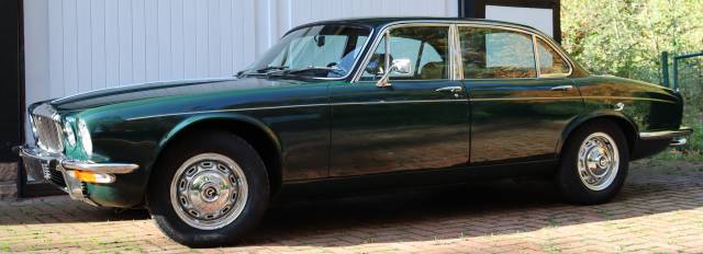 Bild 1/33 von Daimler Sovereign 4.2 (1974)