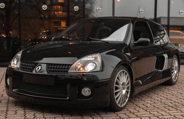 Immagine 1/50 di Renault Clio II V6 (2005)