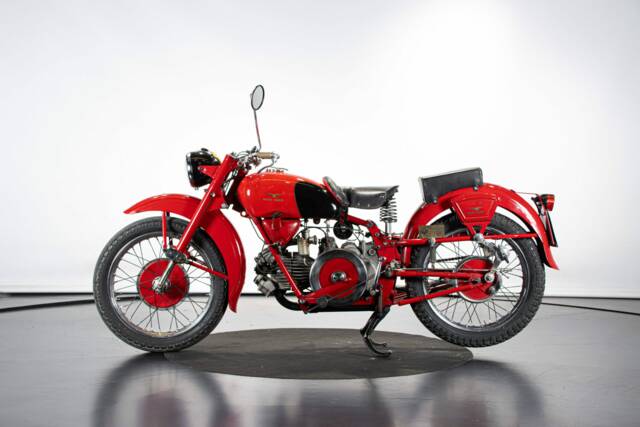 Immagine 1/50 di Moto Guzzi Falcone Turismo (1960)