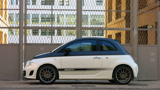 Immagine 1/8 di Abarth 500 C (2011)