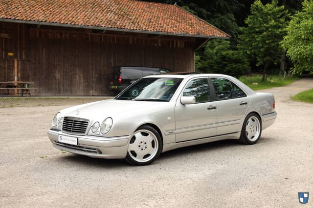 Imagen 1/98 de Mercedes-Benz E 50 AMG (1996)