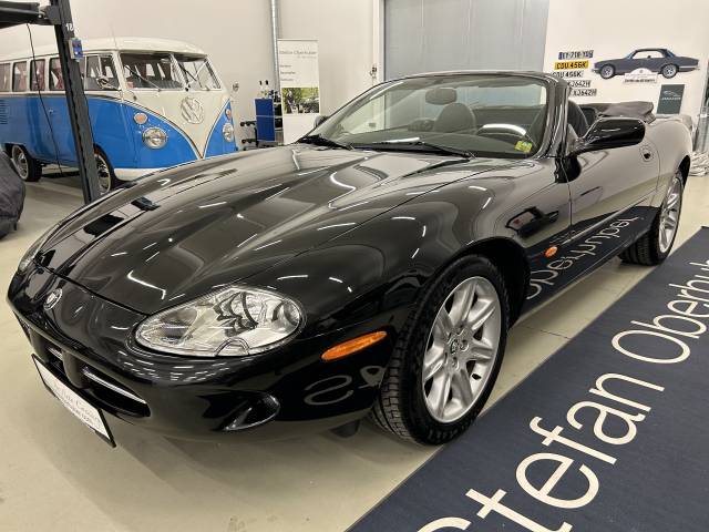 Immagine 1/36 di Jaguar XK8 4.0 (1997)