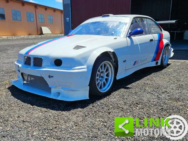 Image 1/10 de BMW 320i (1999)