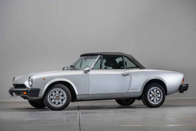 Imagen 1/29 de FIAT 124 Pininfarina Spidereuropa (1983)