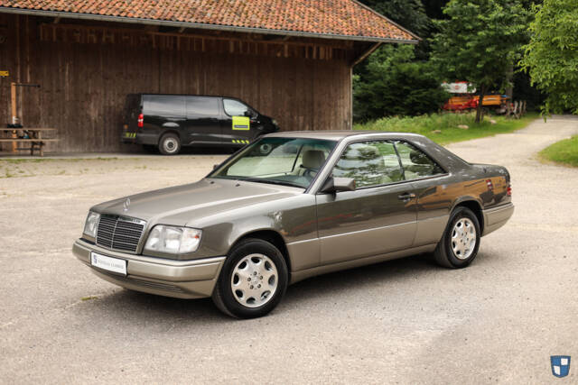 Imagen 1/74 de Mercedes-Benz E 320 (1994)