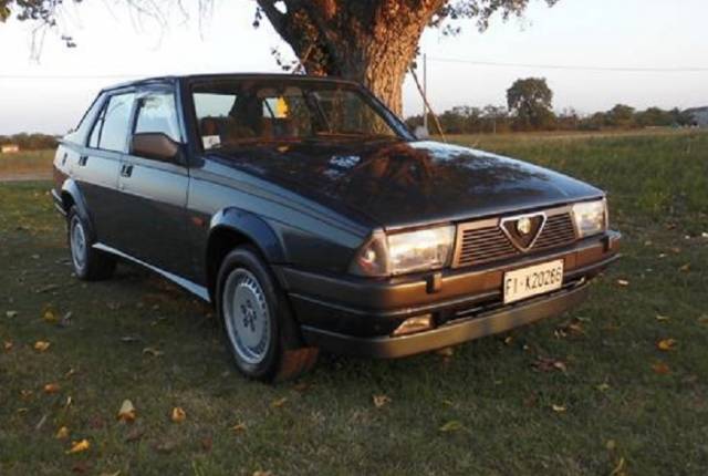 Image 1/16 de Alfa Romeo 75 2.0 Twin Spark (1988)