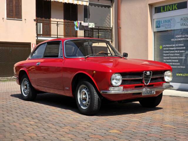 Image 1/45 of Alfa Romeo Giulia GT 1300 Junior (1973)