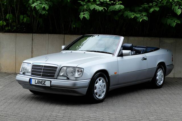 Bild 1/69 von Mercedes-Benz E 320 (1994)
