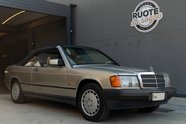 Bild 1/30 von Mercedes-Benz 190 E (1989)
