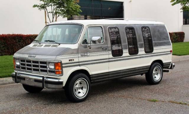 Bild 1/14 von Dodge Ram Van (1986)