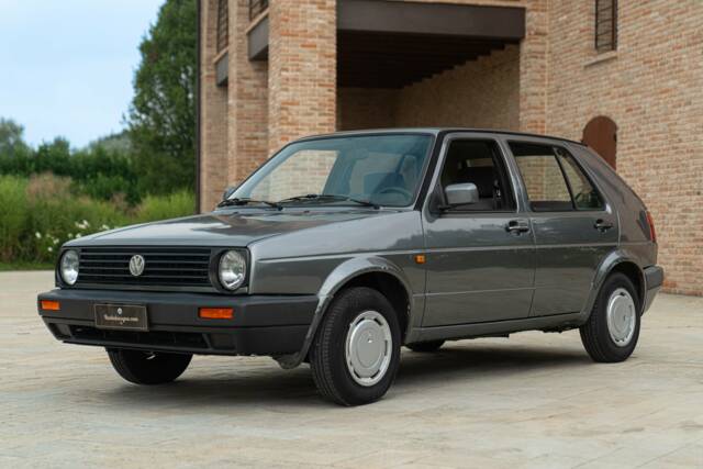 Immagine 1/42 di Volkswagen Golf Mk I 1.6 (1983)