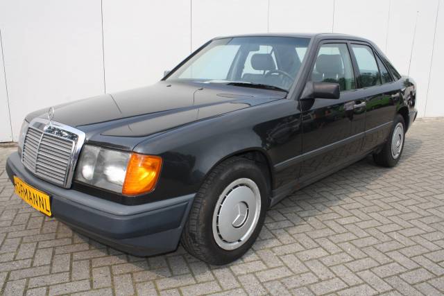 Bild 1/13 von Mercedes-Benz 230 E (1986)