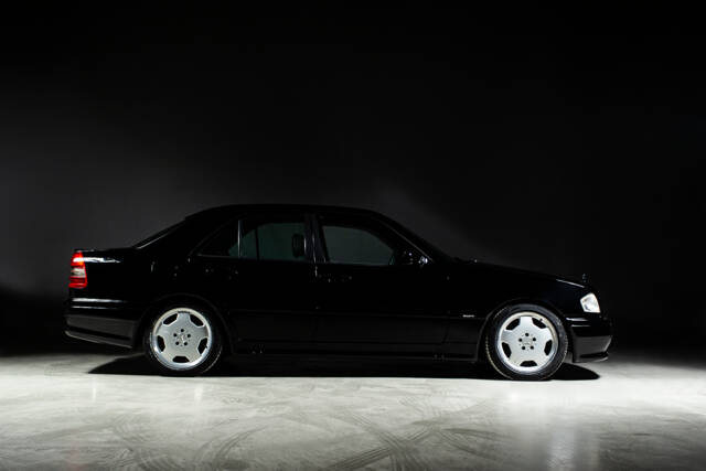 Image 1/29 of Mercedes-Benz C 36 AMG (1994)