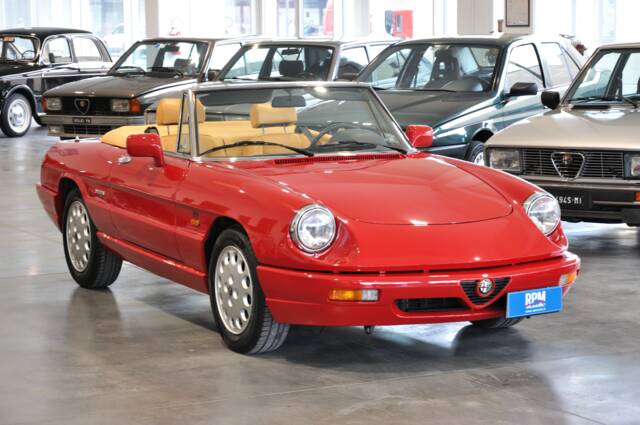 Bild 1/30 von Alfa Romeo 1.6 Spider (1992)