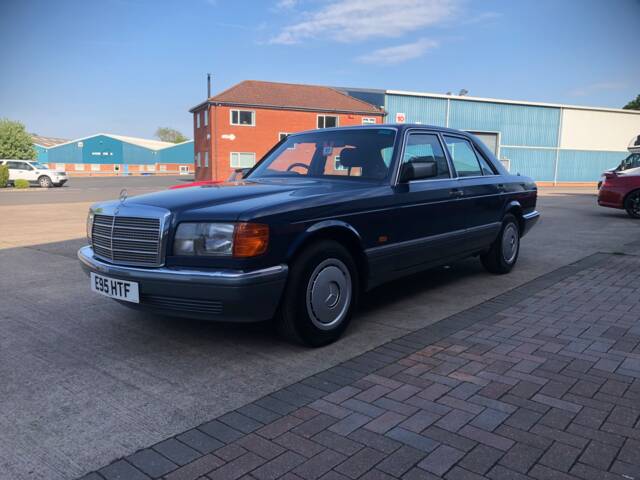 Immagine 1/13 di Mercedes-Benz 300 SE (1988)