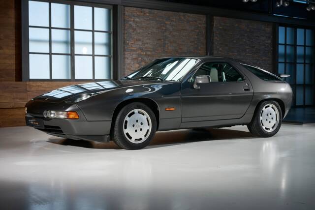 Afbeelding 1/42 van Porsche 928 S4 (1989)