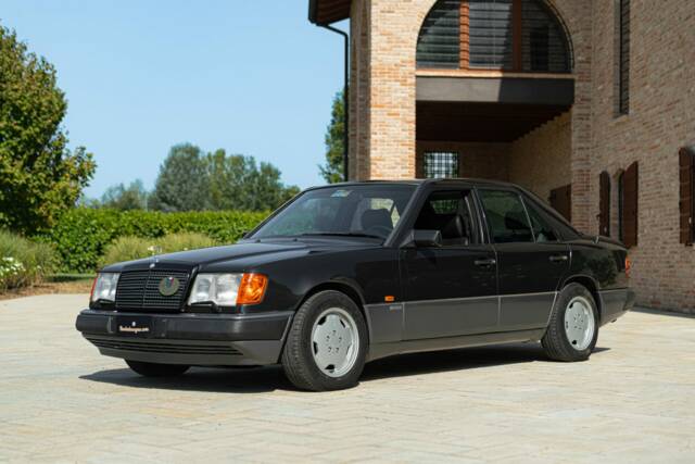 Bild 1/50 von Mercedes-Benz 300 E-24 (1989)