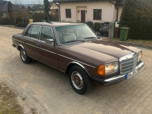 Bild 1/8 von Mercedes-Benz 250 (1980)