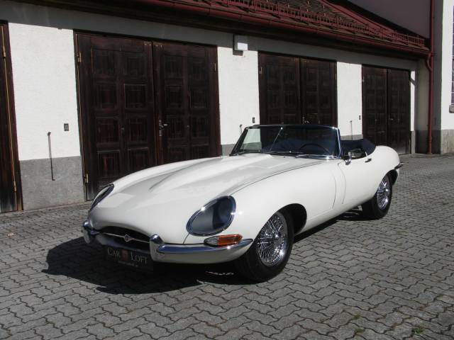 Bild 1/37 von Jaguar E-Type 4.2 (1966)