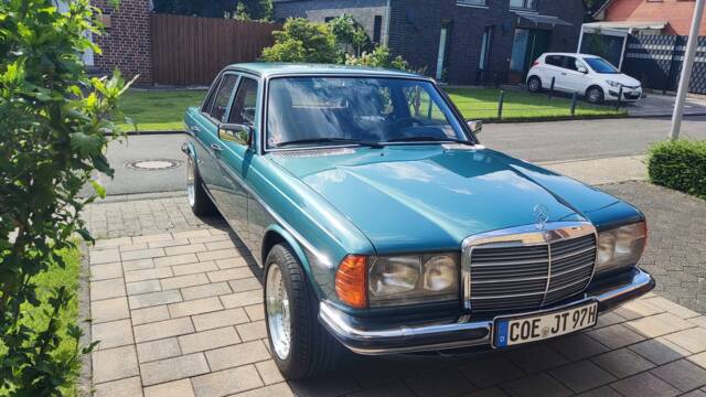 Immagine 1/45 di Mercedes-Benz 280 E (1980)