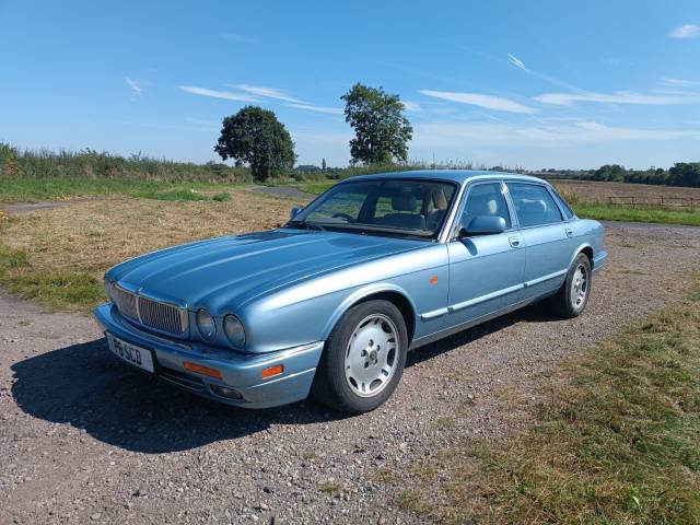 Immagine 1/21 di Jaguar XJ 6 4.0 Sovereign (1996)