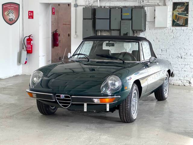 Image 1/68 of Alfa Romeo 2000 Spider Veloce (1977)