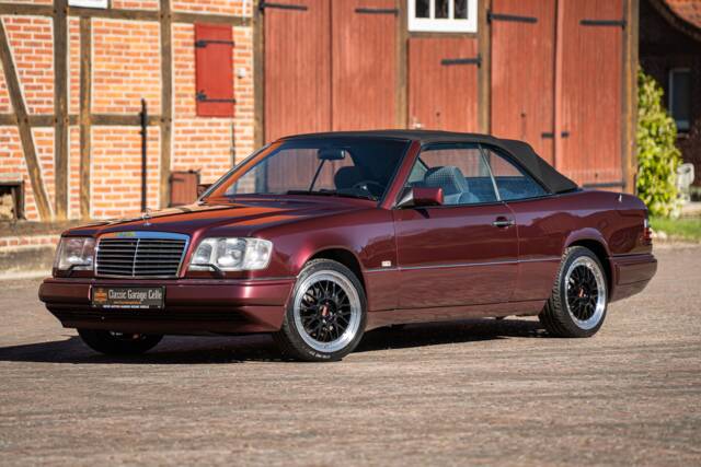 Bild 1/42 von Mercedes-Benz E 200 (1997)