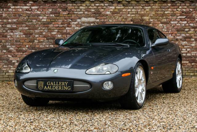 Immagine 1/50 di Jaguar XK8 4.0 (2002)