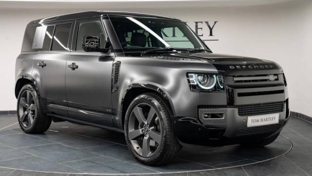 Bild 1/26 von Land Rover Defender 110 V8 &quot;Carpathian Edition&quot; (2022)