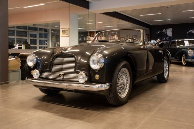 Image 1/32 of Aston Martin DB 2&#x2F;4 Mk I DHC (1954)