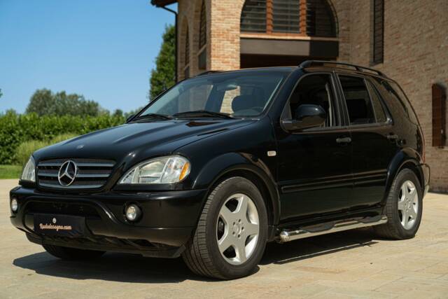 Afbeelding 1/50 van Mercedes-Benz ML 55 AMG (2000)