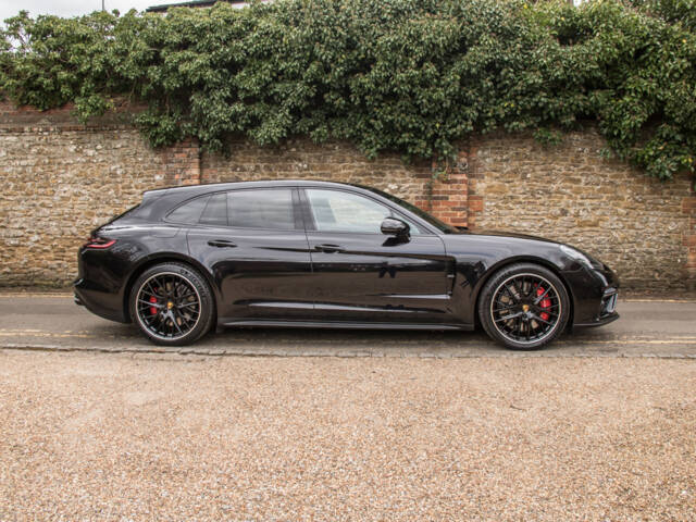 Immagine 1/17 di Porsche Panamera Turbo Sport Turismo (2020)