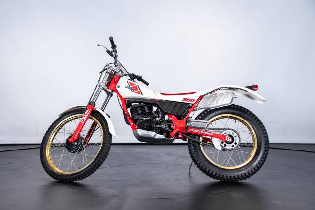 Image 1/27 de Yamaha DUMMY (1985)