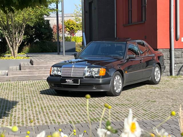 Imagen 1/20 de Mercedes-Benz 500 E (1992)