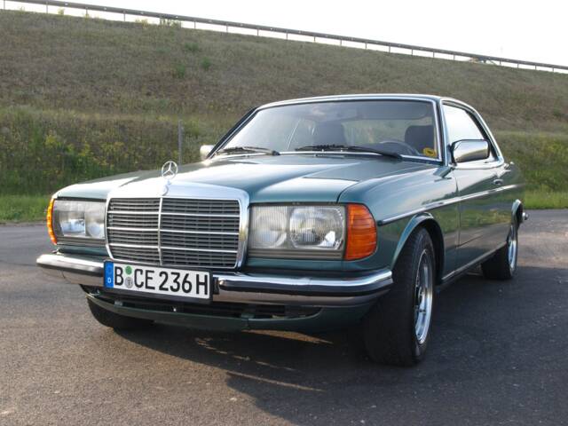 Bild 1/72 von Mercedes-Benz 230 CE (1981)