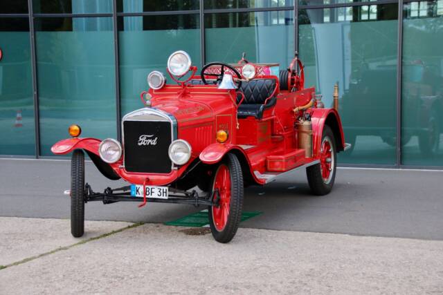 Image 1/8 of Ford Model T Firetruck (1926)