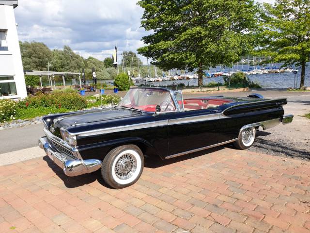 Image 1/14 of Ford Fairlane Skyliner (1959)