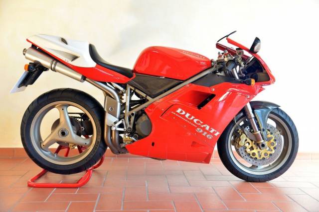 Immagine 1/10 di Ducati DUMMY (1995)