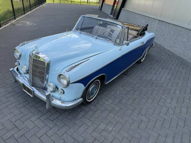 Image 1/50 of Mercedes-Benz 220 SE Cabriolet (1960)