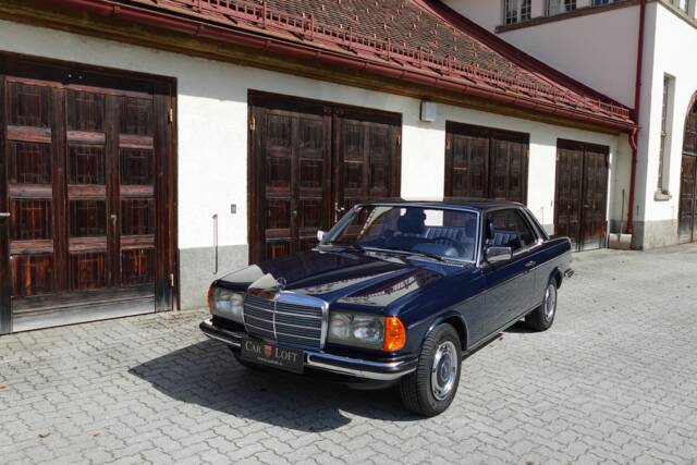 Image 1/57 of Mercedes-Benz 230 CE (1980)
