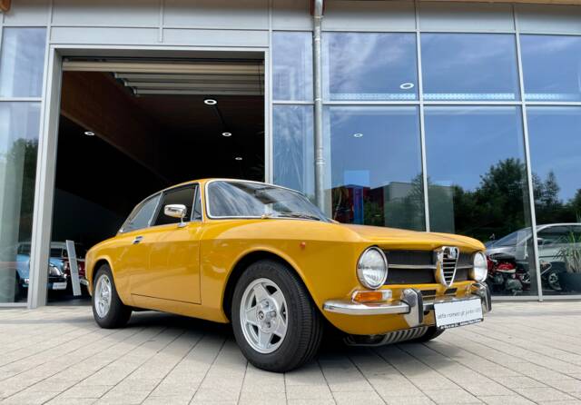 Image 1/25 of Alfa Romeo Giulia GT 1300 Junior (1971)