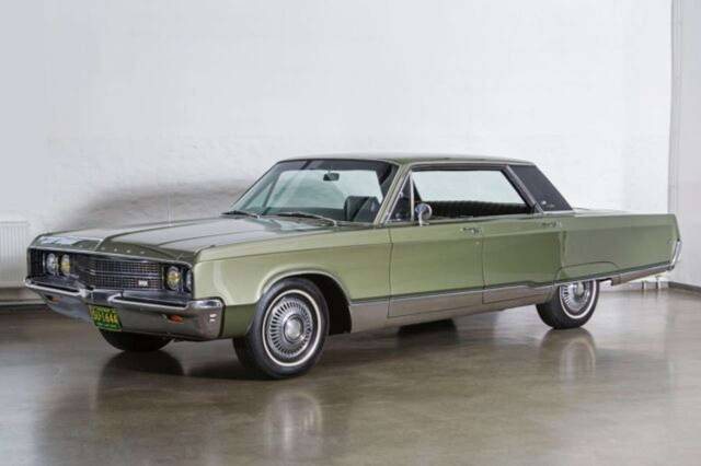 Image 1/20 de Chrysler New Yorker 440 4-Door Hardtop (1968)