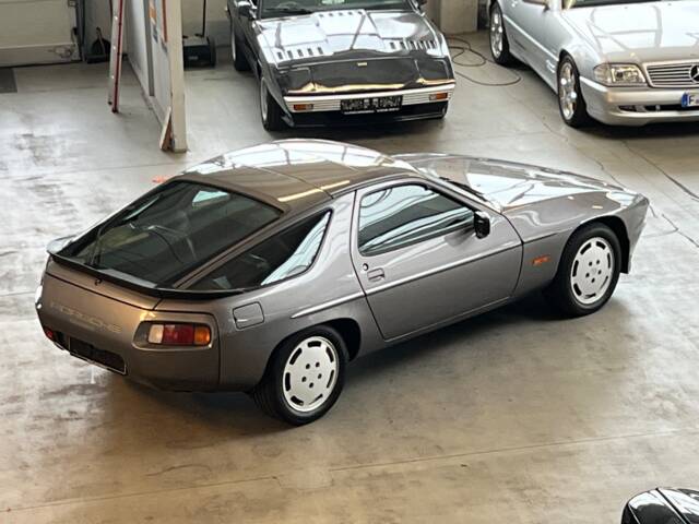 Immagine 1/59 di Porsche 928 S (1985)