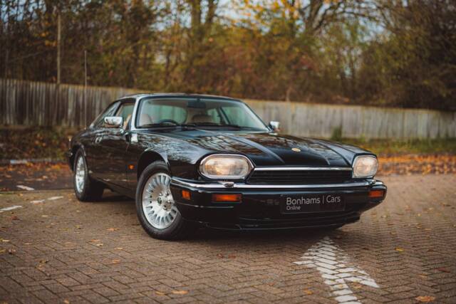 Image 1/8 de Jaguar XJS 6.0 (1994)