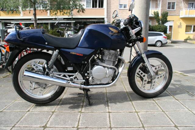 Image 1/23 of Honda XBR 500 (1985)