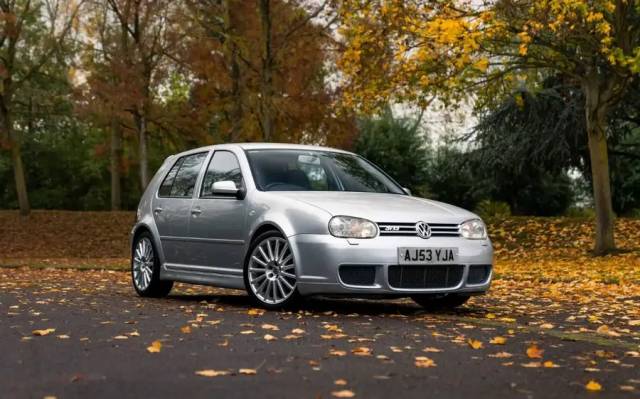 Image 1/7 de Volkswagen Golf IV 3.2 R32 (2003)