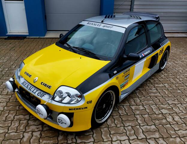 Image 1/16 de Renault Clio II V6 (2002)